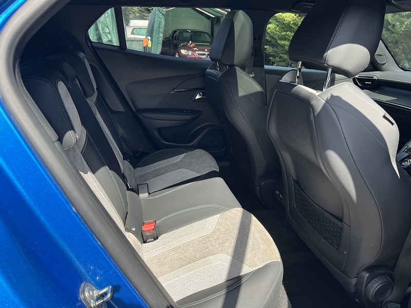 Peugeot E-2008 GT Premium - U12326