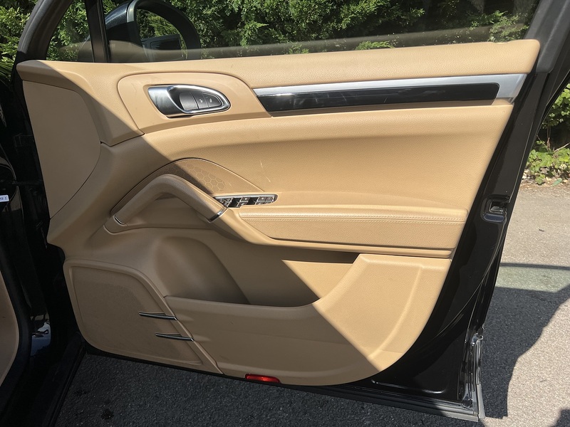 Porsche Cayenne Platinum Edition - U12327