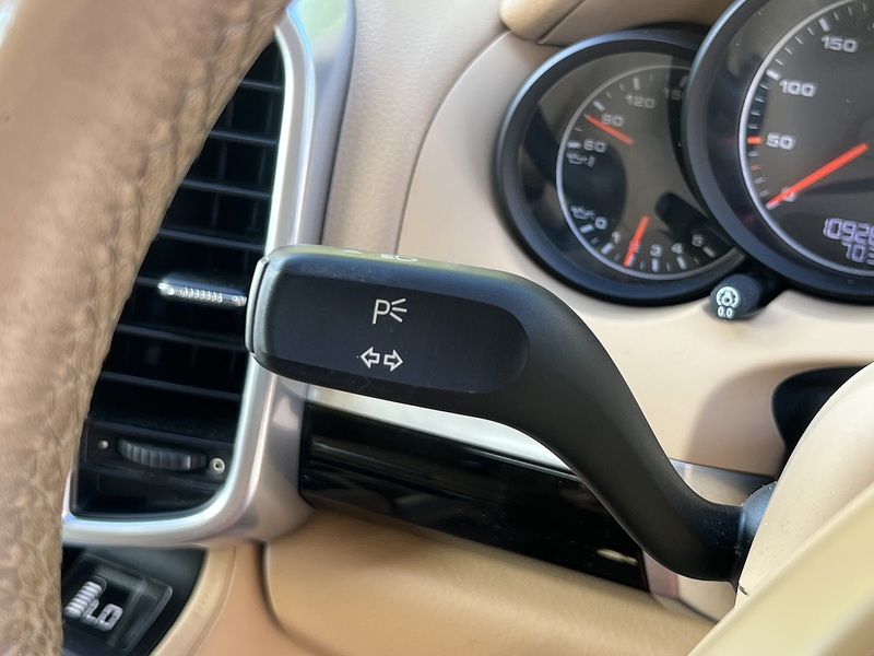 Porsche Cayenne Platinum Edition - U12327