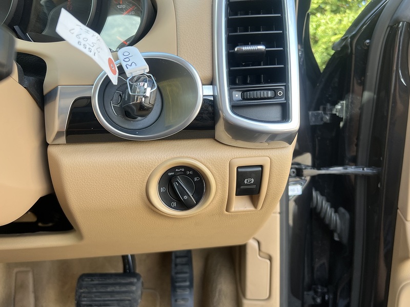 Porsche Cayenne Platinum Edition - U12327