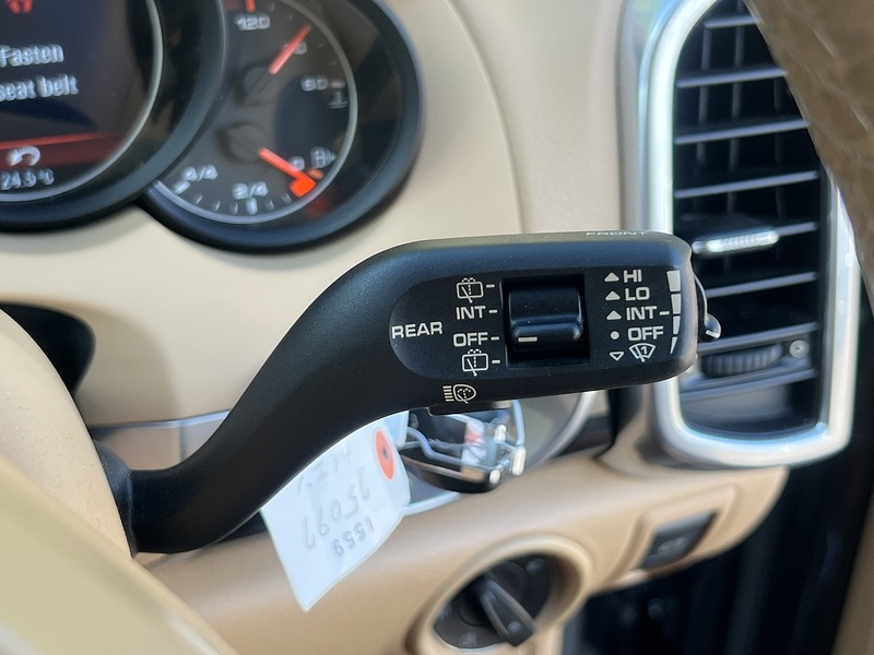Porsche Cayenne Platinum Edition - U12327