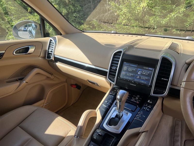 Porsche Cayenne Platinum Edition - U12327