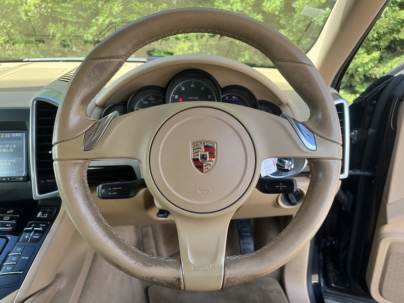 Porsche Cayenne Platinum Edition - U12327