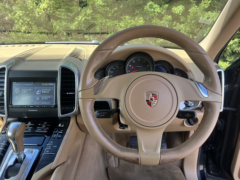 Porsche Cayenne Platinum Edition - U12327