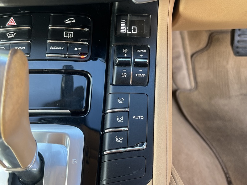 Porsche Cayenne Platinum Edition - U12327