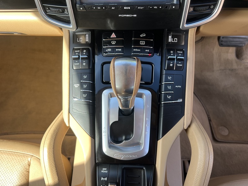 Porsche Cayenne Platinum Edition - U12327