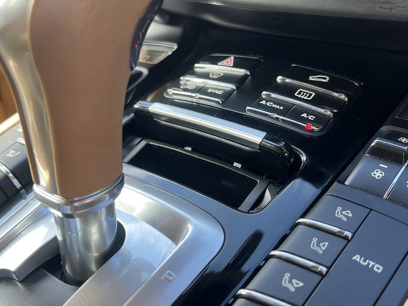 Porsche Cayenne Platinum Edition - U12327
