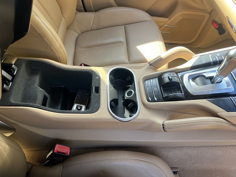 Porsche Cayenne Platinum Edition - U12327