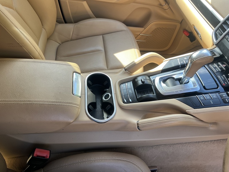Porsche Cayenne Platinum Edition - U12327