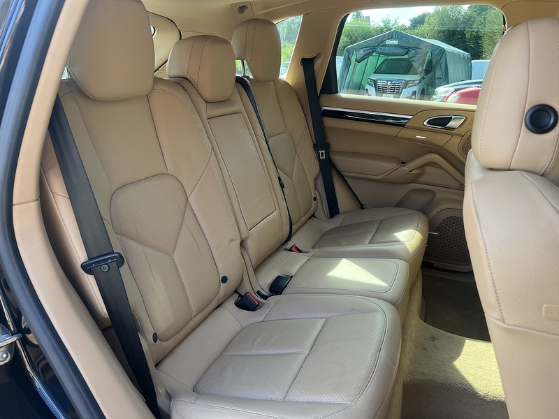 Porsche Cayenne Platinum Edition - U12327