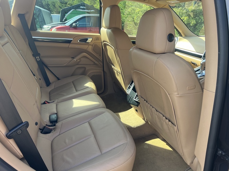 Porsche Cayenne Platinum Edition - U12327