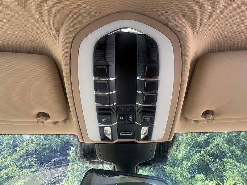 Porsche Cayenne Platinum Edition - U12327