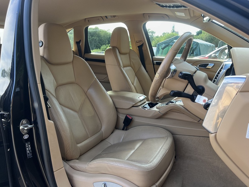 Porsche Cayenne Platinum Edition - U12327