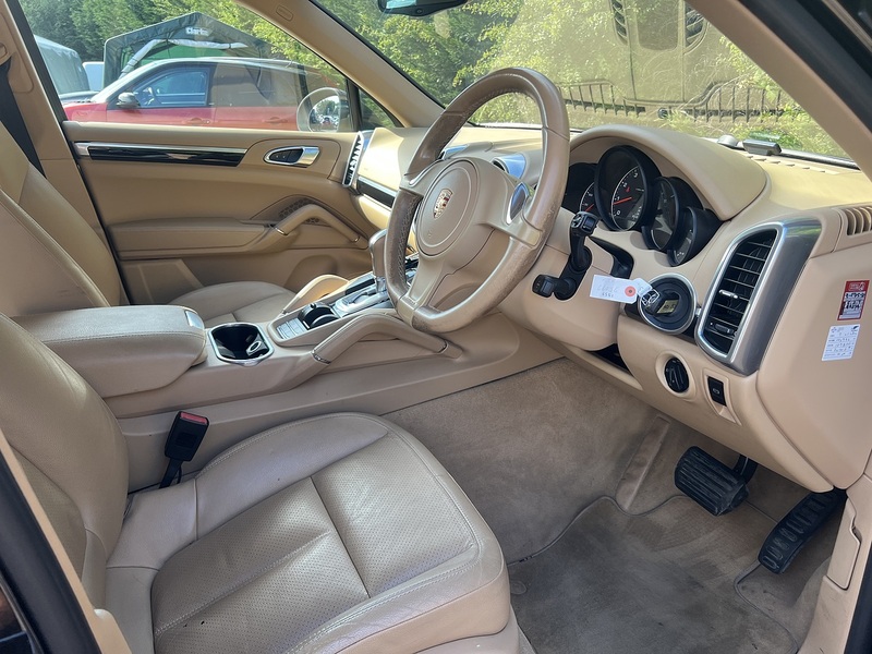 Porsche Cayenne Platinum Edition - U12327