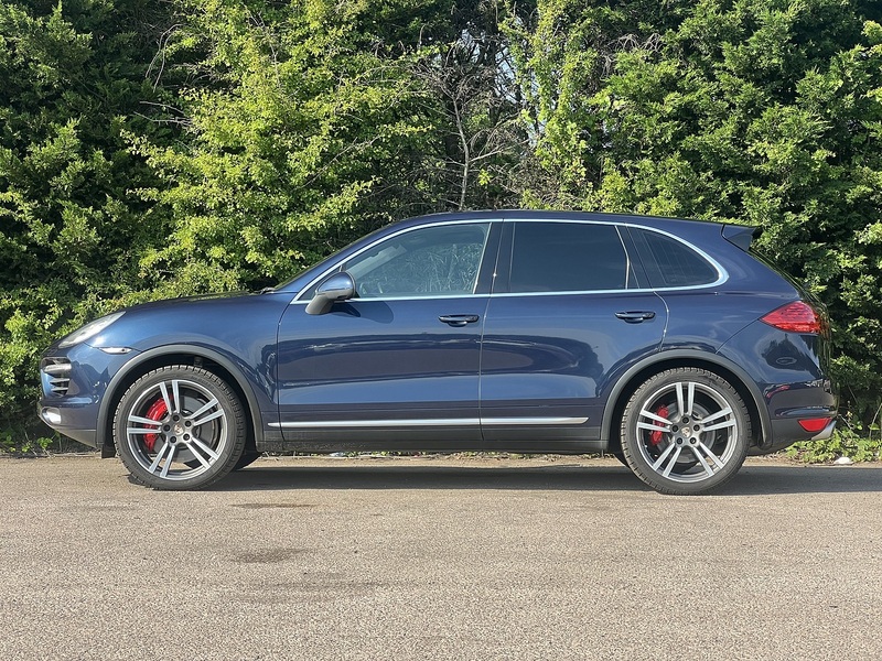 Porsche Cayenne Turbo - U12329