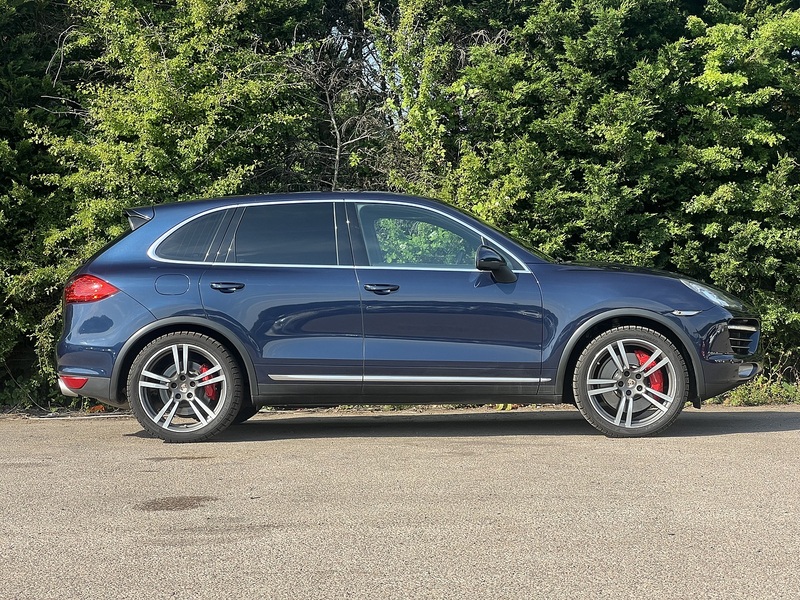 Porsche Cayenne Turbo - U12329