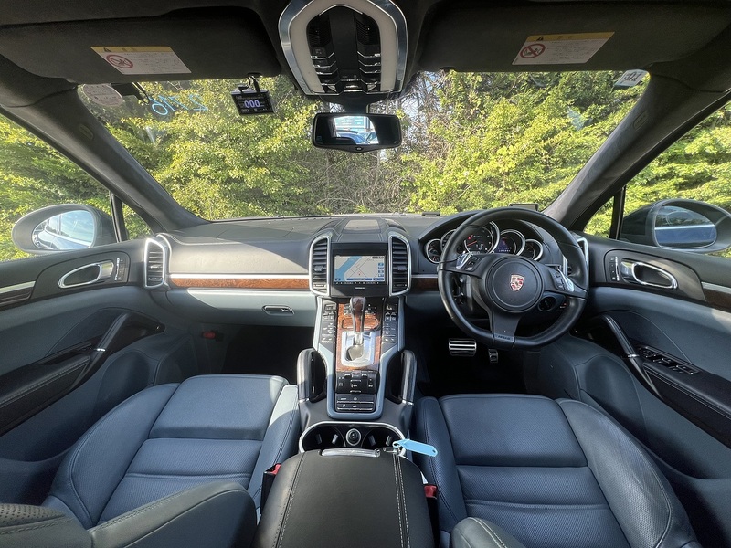 Porsche Cayenne Turbo - U12329