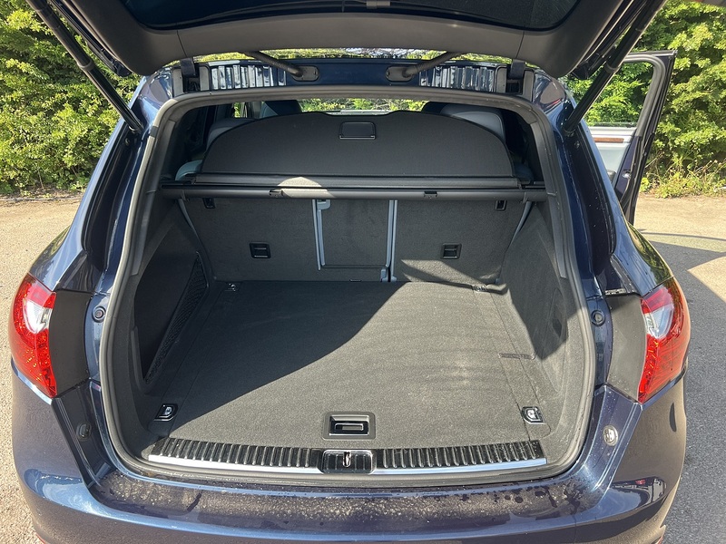 Porsche Cayenne Turbo - U12329