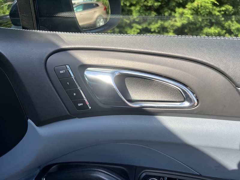 Porsche Cayenne Turbo - U12329