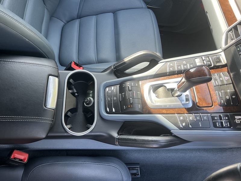 Porsche Cayenne Turbo - U12329