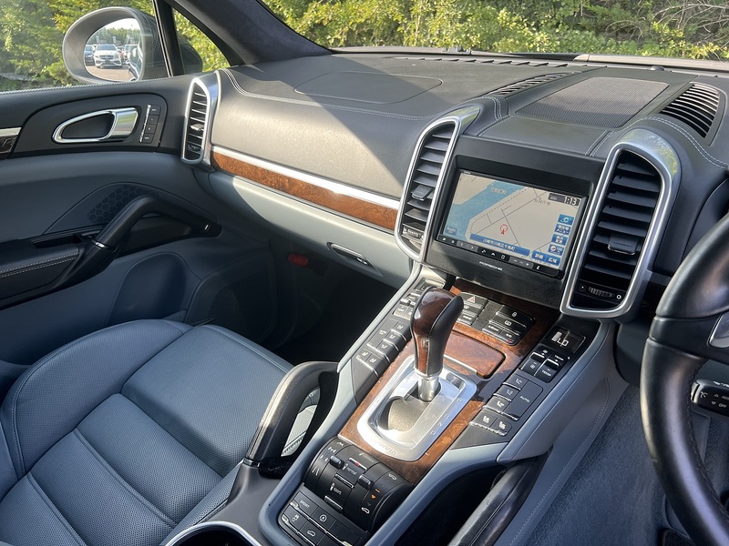 Porsche Cayenne Turbo - U12329