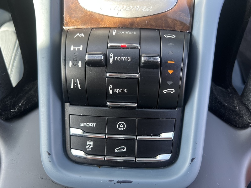 Porsche Cayenne Turbo - U12329