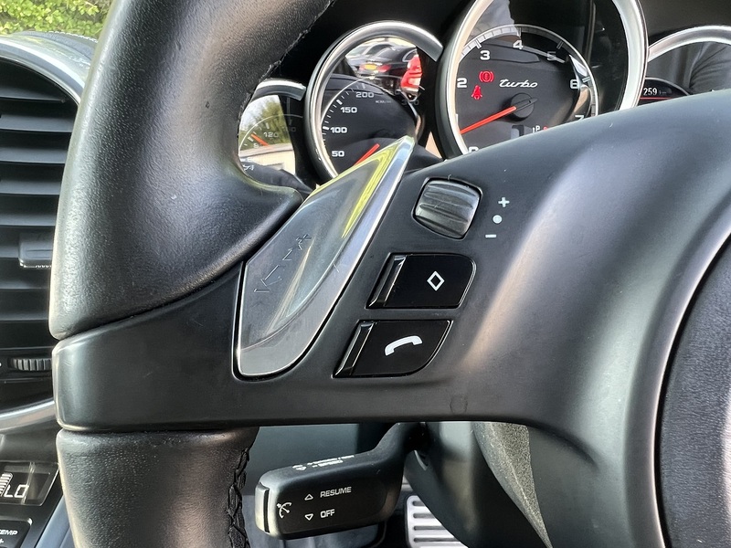 Porsche Cayenne Turbo - U12329