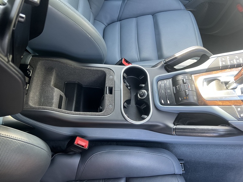 Porsche Cayenne Turbo - U12329