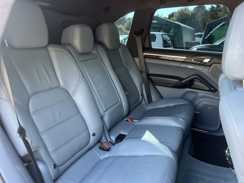 Porsche Cayenne Turbo - U12329