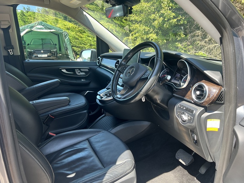 Mercedes-Benz V-Class V220 D Avantgarde Long - U12336