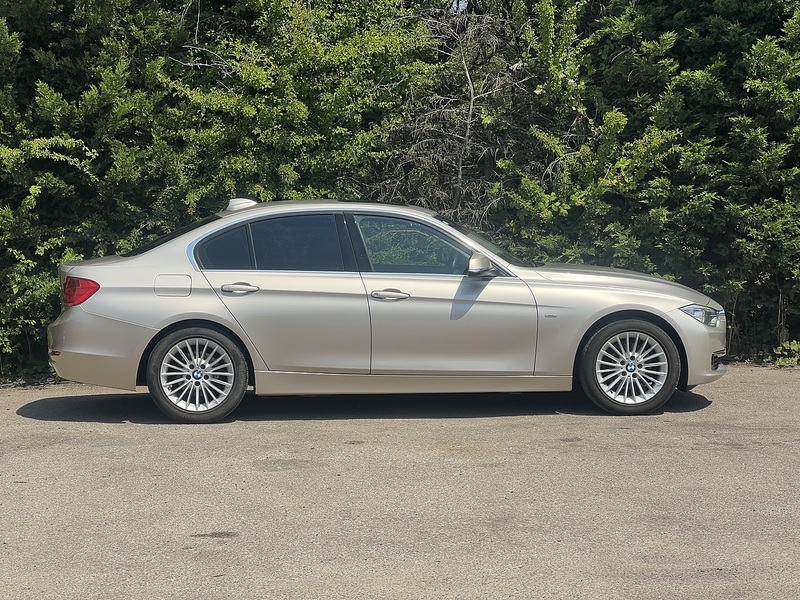 BMW 3 Series 320D Luxury - U12361