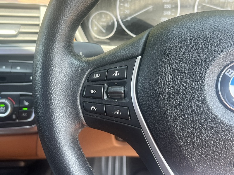 BMW 3 Series 320D Luxury - U12361