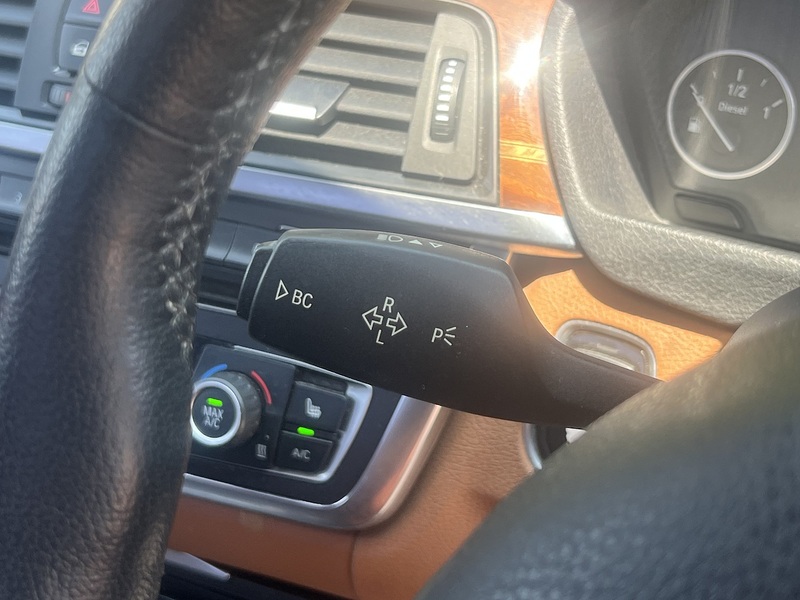 BMW 3 Series 320D Luxury - U12361