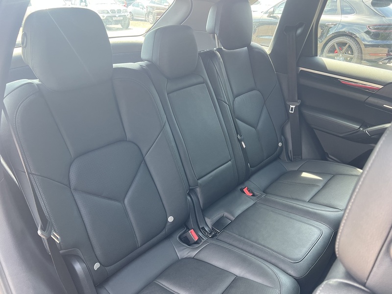 Porsche Cayenne V6 - U12364