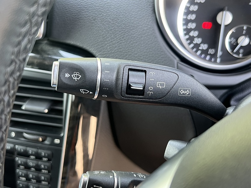 Mercedes-Benz G-Class G350 Bluetec - U12372