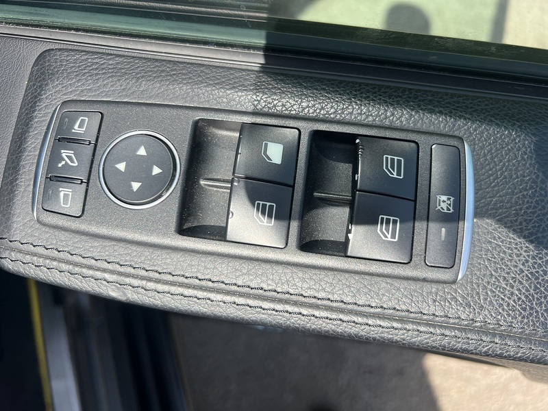 Mercedes-Benz G-Class G350 Bluetec - U12372