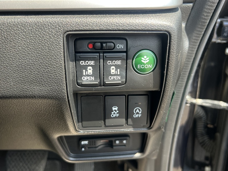 Honda Odyssey Absolute EX - U12376