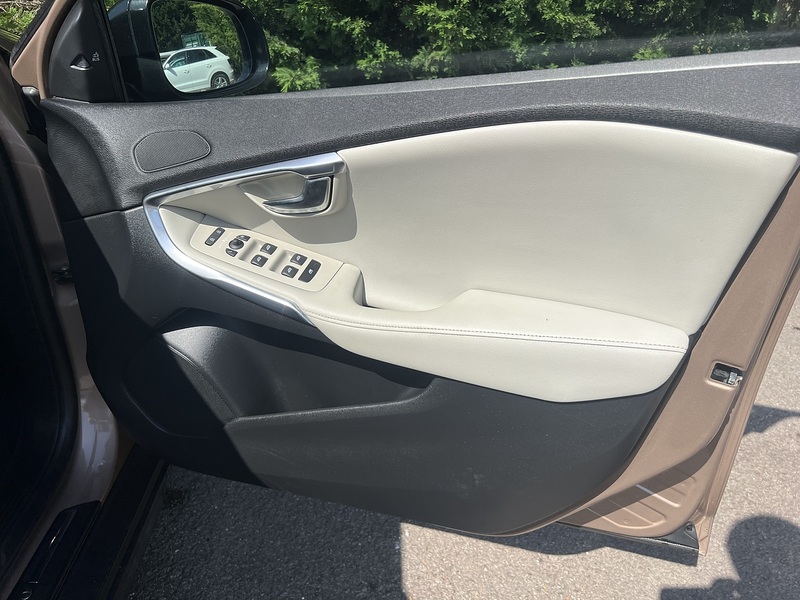 Volvo V40 T5 Cross Country Lux Nav Awd - U12378