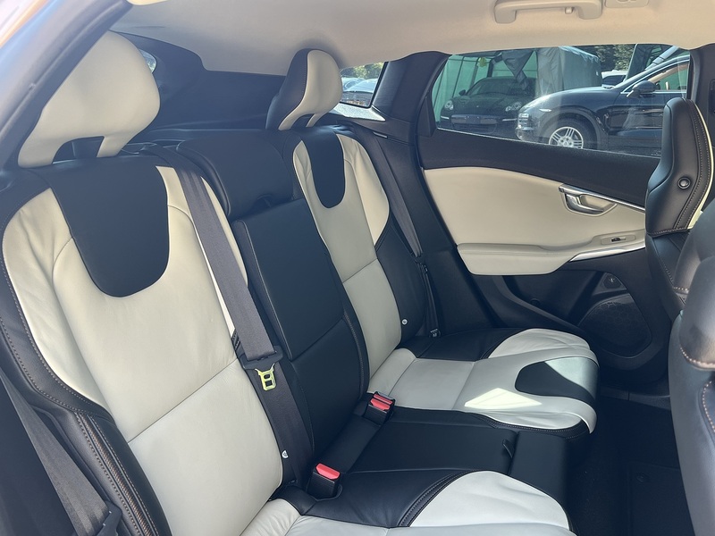 Volvo V40 T5 Cross Country Lux Nav Awd - U12378