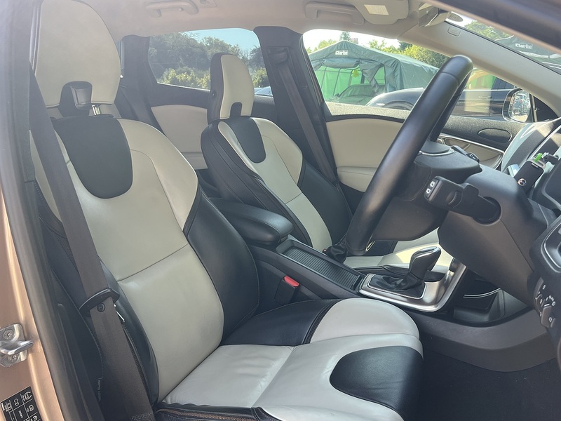 Volvo V40 T5 Cross Country Lux Nav Awd - U12378
