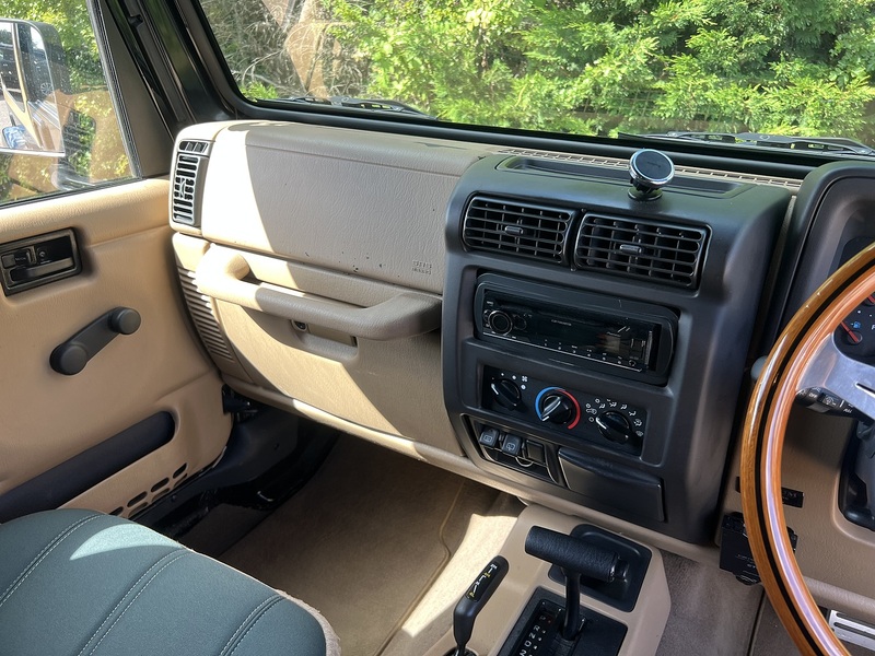 Jeep Wrangler Sahara - U12380