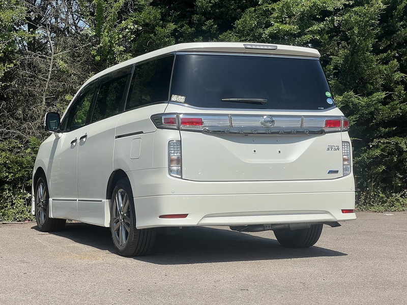 Nissan Elgrand 250Highwaystar - U12381