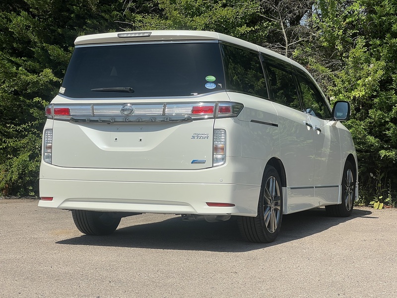 Nissan Elgrand 250Highwaystar - U12381