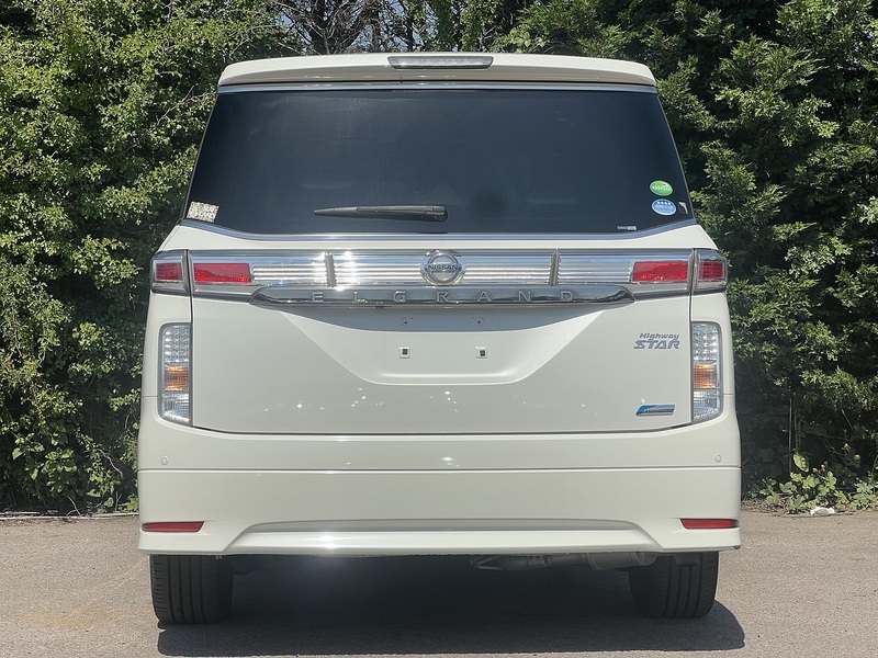 Nissan Elgrand 250Highwaystar - U12381
