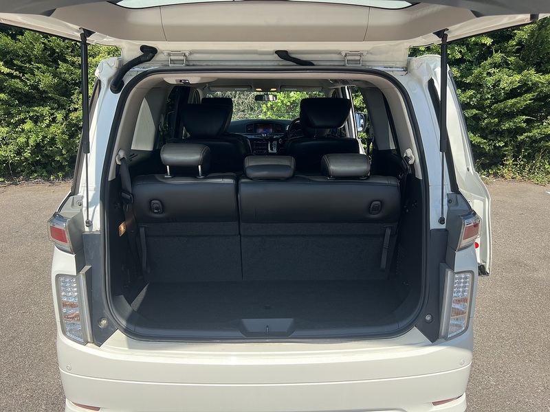 Nissan Elgrand 250Highwaystar - U12381