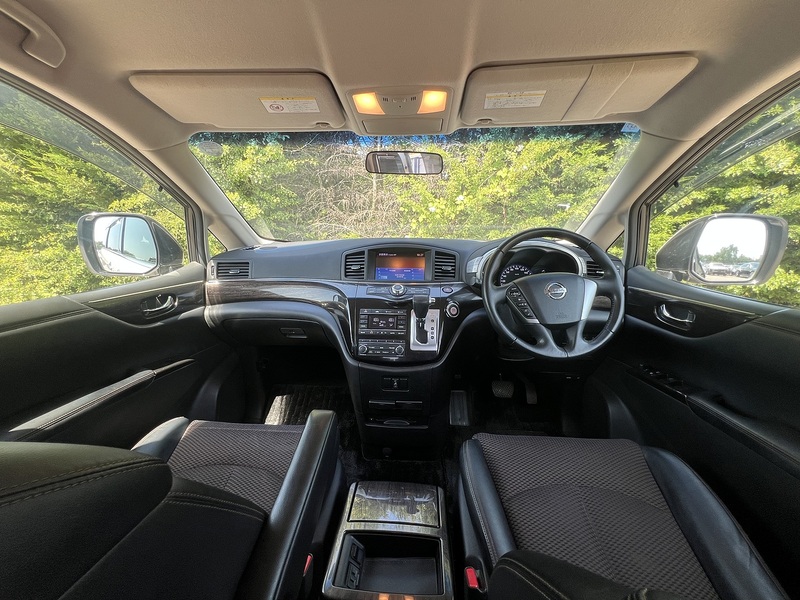 Nissan Elgrand 250Highwaystar - U12381
