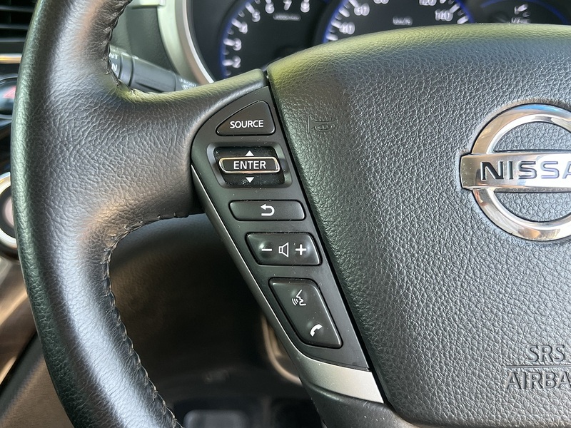 Nissan Elgrand 250Highwaystar - U12381