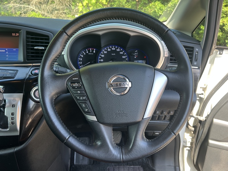 Nissan Elgrand 250Highwaystar - U12381