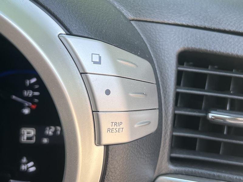 Nissan Elgrand 250Highwaystar - U12381