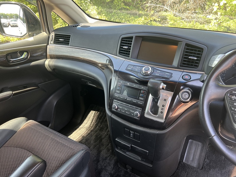 Nissan Elgrand 250Highwaystar - U12381